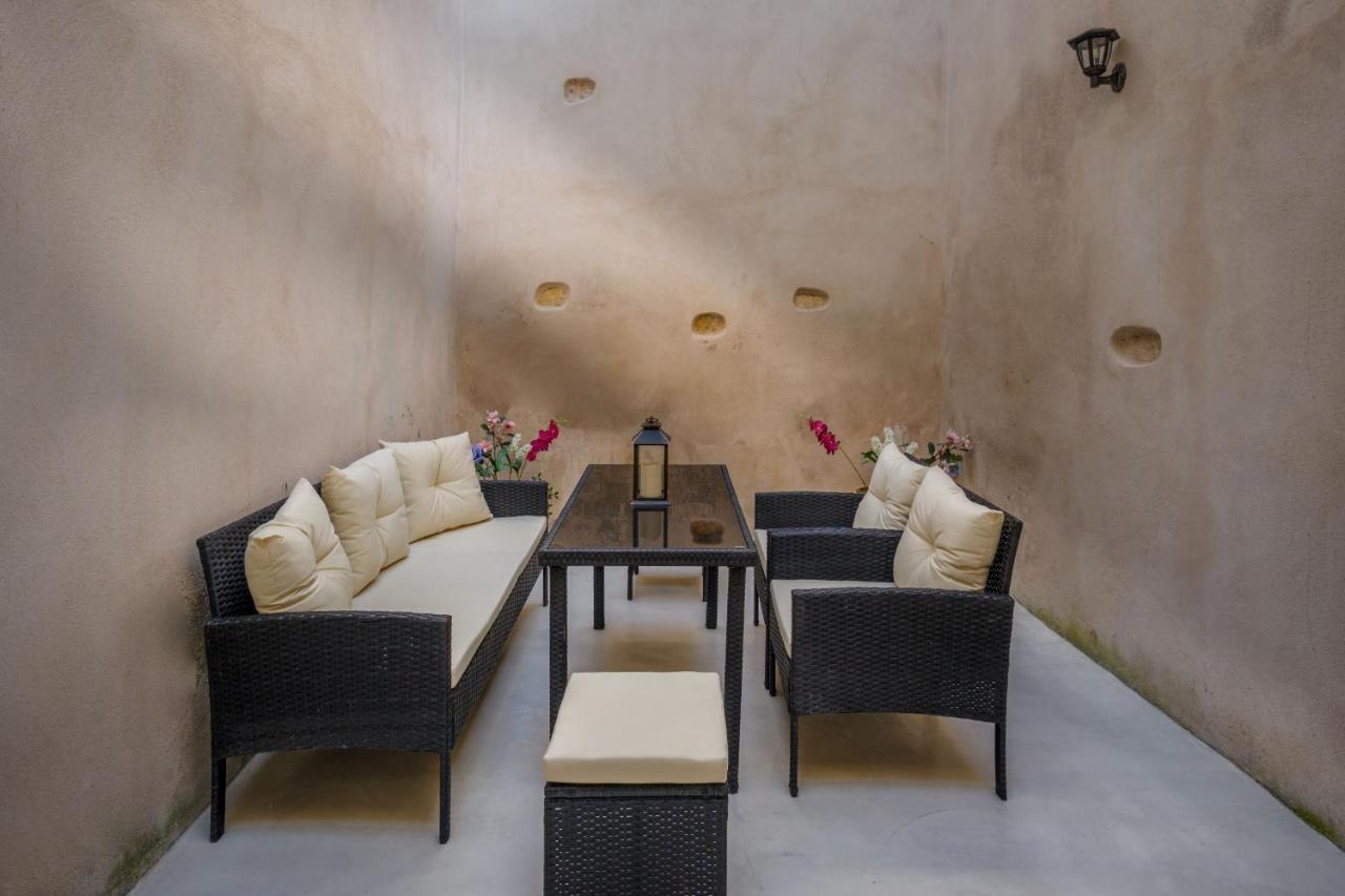 Appartamento Central Art Maisonette By Estia Candia Esterno foto